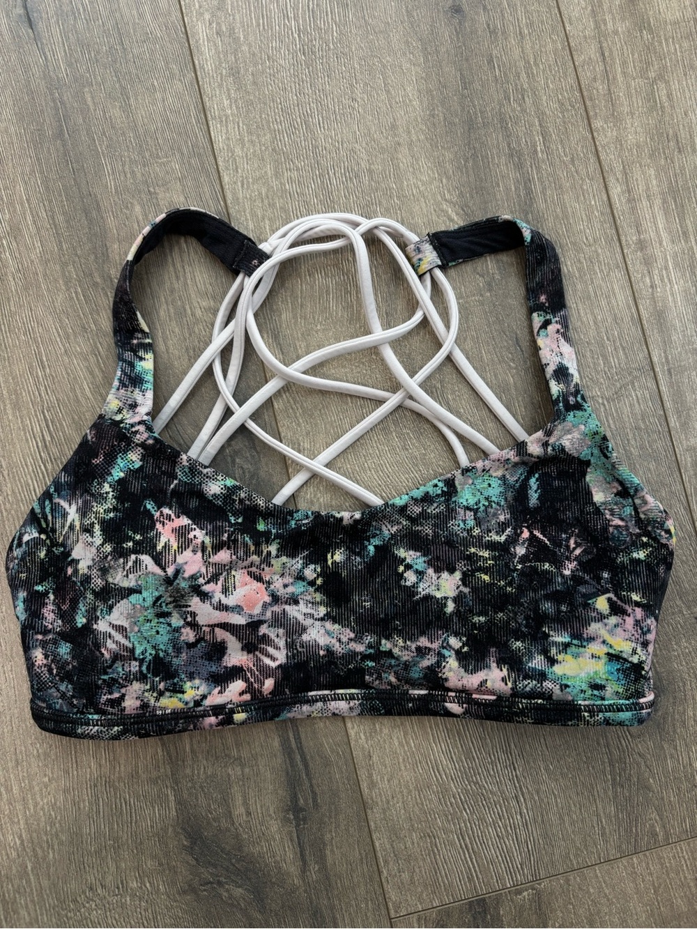 Lululemon Free to Be Wild Sports Bra Size 4